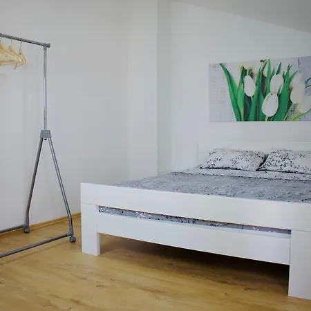 Cosy Nest Split
