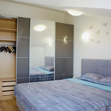 Cosy Nest Split